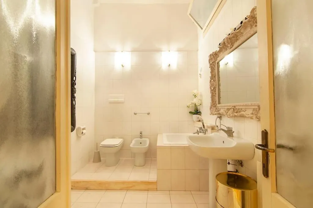 Piazza Delle Erbe Luxury House Apartment Verona Italy