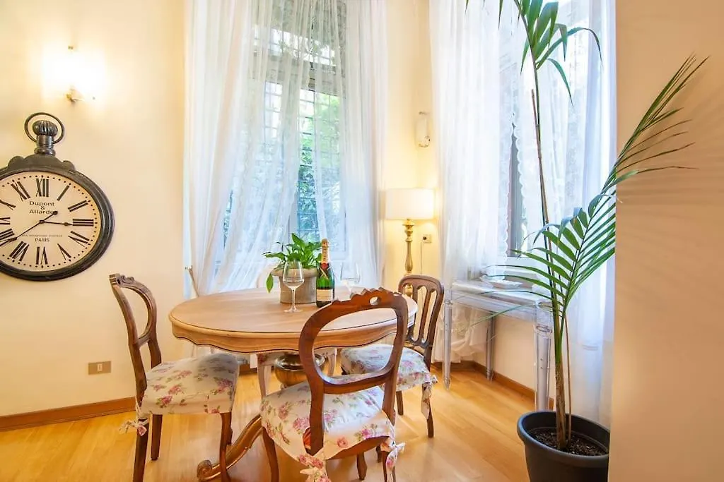 Piazza Delle Erbe Luxury House Apartment Verona Italy